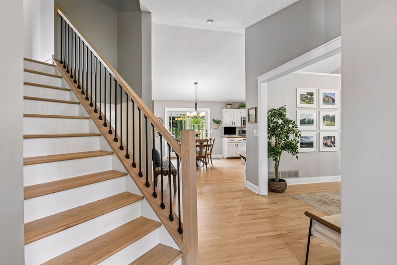 2945 Costa Ln, Little Canada, MN 55117