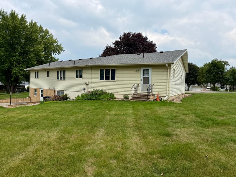 1111 Elm Cv, Luverne, MN 56156