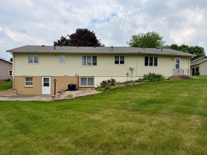 1111 Elm Cv, Luverne, MN 56156