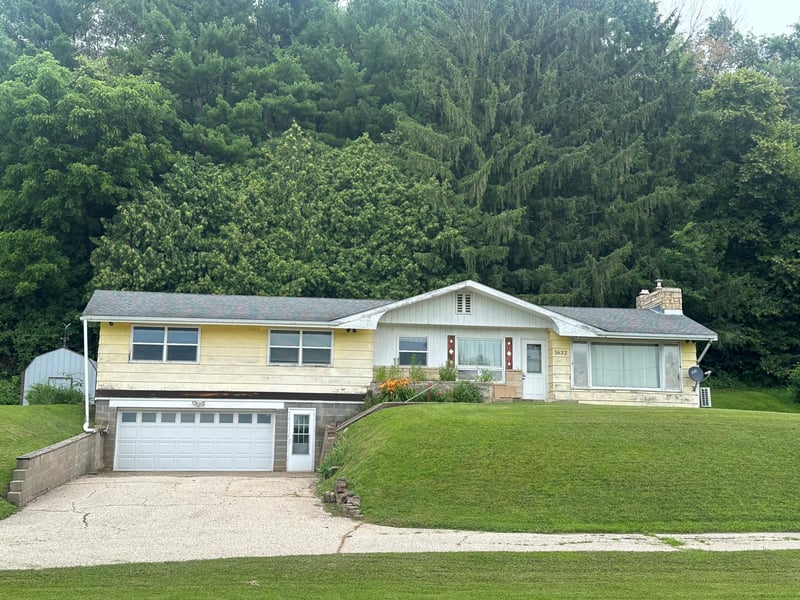 S1632 State Road 35, Alma, WI 54610