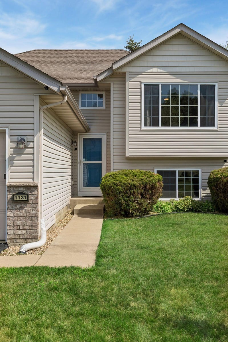 1131 Village St SE, New Prague, MN 56071