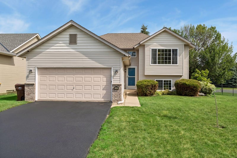 1131 Village St SE, New Prague, MN 56071