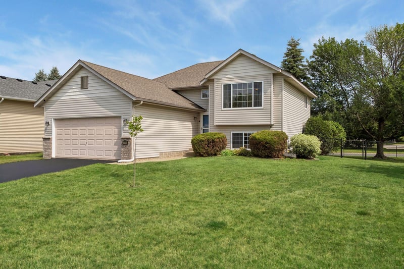 1131 Village St SE, New Prague, MN 56071