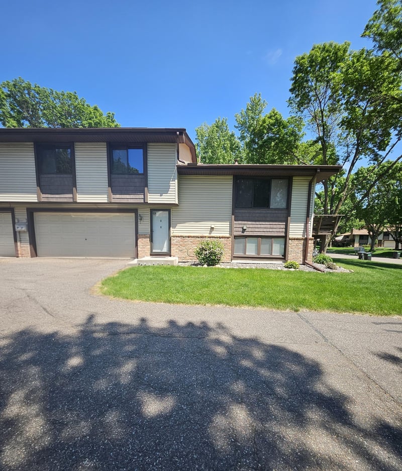 3900 Brookdale Cir N, Brooklyn Park, MN 55443