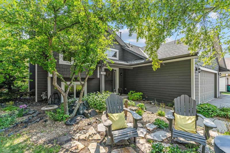 1957 Park Ridge Dr, Chaska, MN 55318