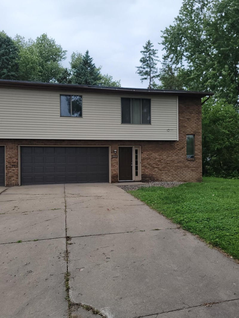 2420-2422 Brenner Ct, Roseville, MN 55113