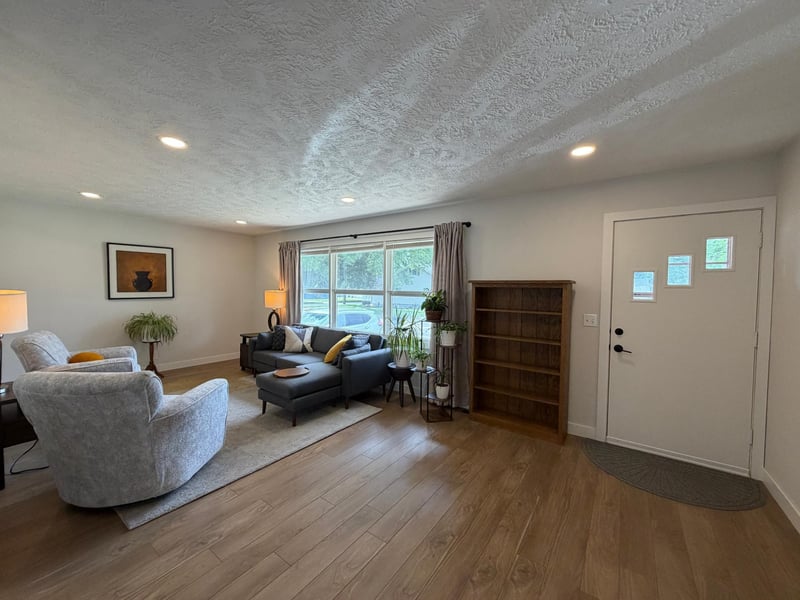 209 E Barck Ave, Luverne, MN 56156