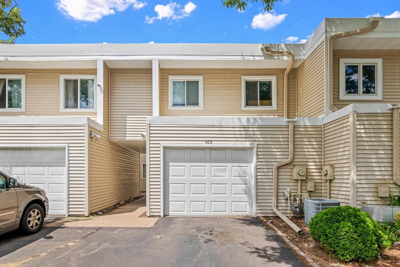 919 120th Ln NW, Coon Rapids, MN 55448