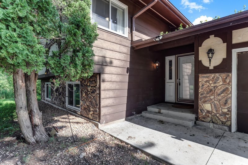 1344 Willow Lake Blvd, Vadnais Heights, MN 55110