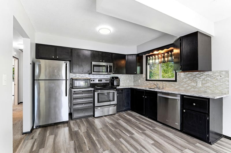 1344 Willow Lake Blvd, Vadnais Heights, MN 55110