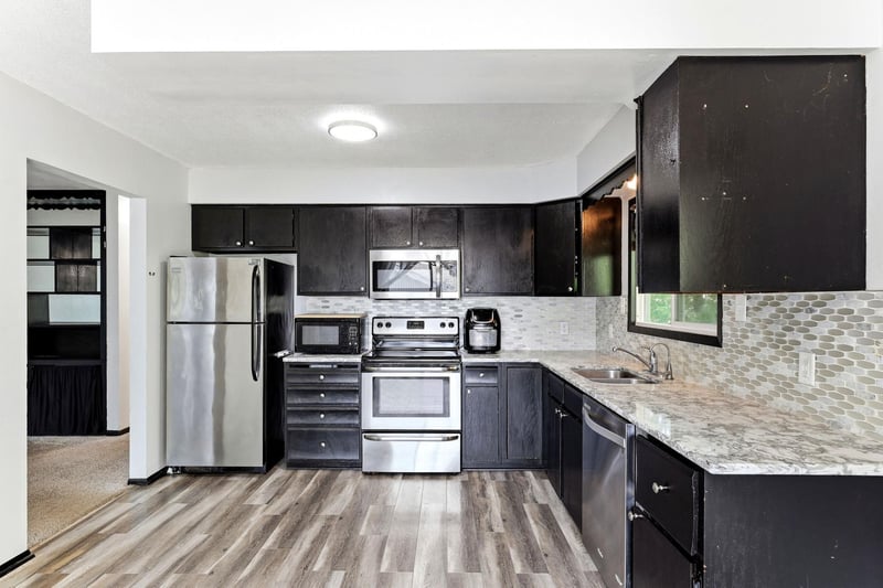 1344 Willow Lake Blvd, Vadnais Heights, MN 55110