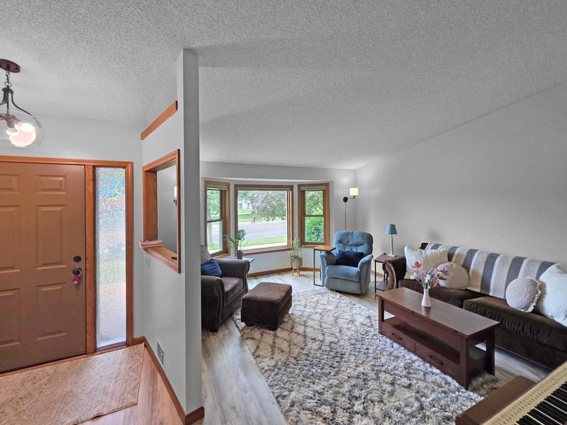 14579 Embry Pa, Apple Valley, MN 55124