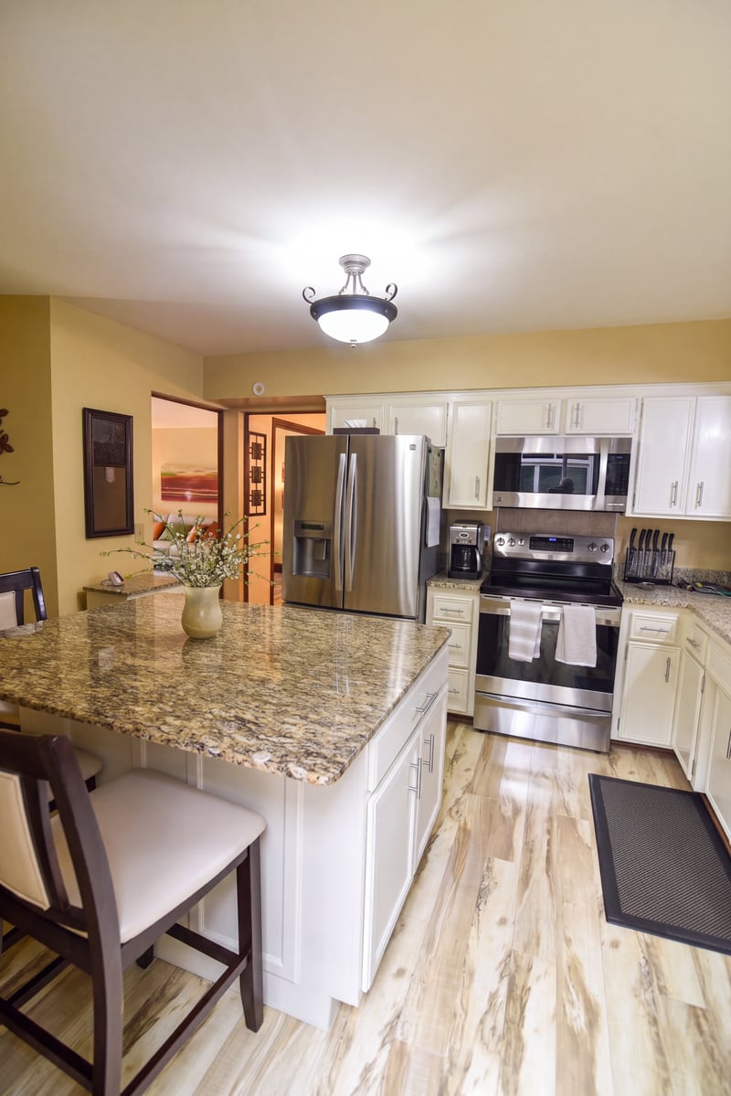 19135 Maple Leaf Dr, Eden Prairie, MN 55346