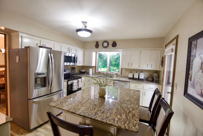 19135 Maple Leaf Dr, Eden Prairie, MN 55346