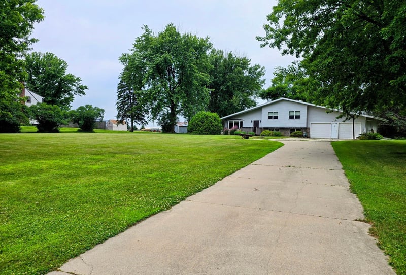 1120 8th Ave SW, Pipestone, MN 56164