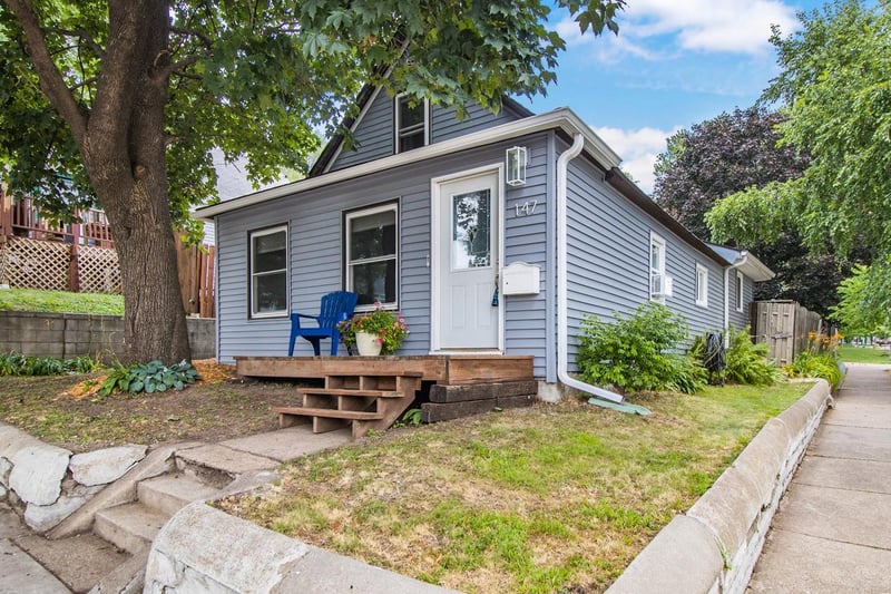 147 Lawson Ave E, Saint Paul, MN 55117
