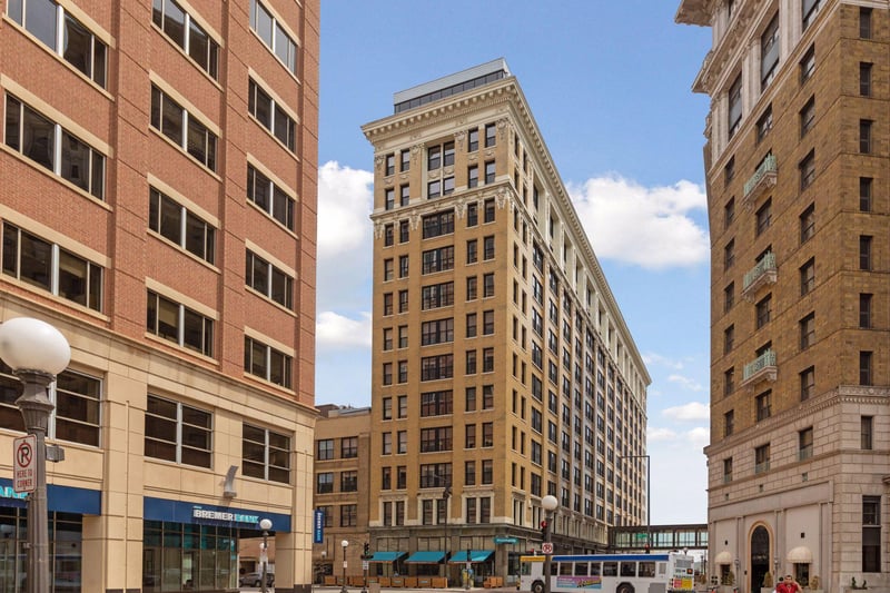 350 Saint Peter St #908, Saint Paul, MN 55102