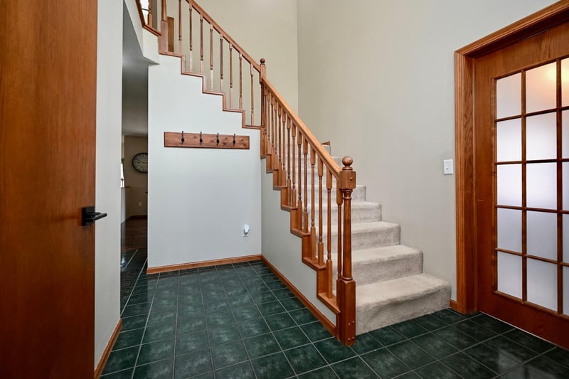 100 Benson Dr, Lewiston, MN 55952