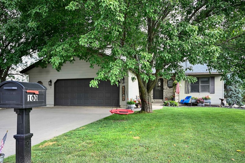 100 Benson Dr, Lewiston, MN 55952