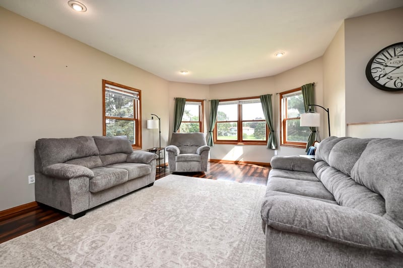 100 Benson Dr, Lewiston, MN 55952
