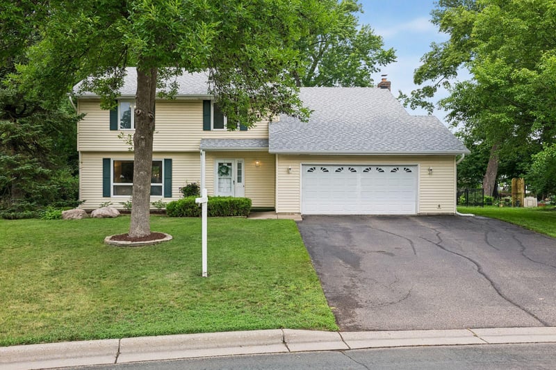 7840 W 100th St, Bloomington, MN 55438