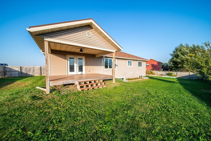 580 Canyon Ln NW, Eyota, MN 55934