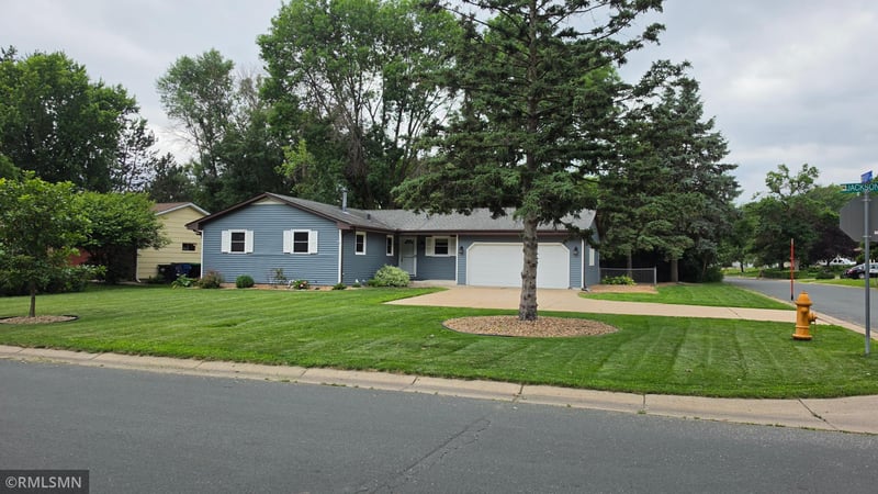 7399 Memory Ln NE, Fridley, MN 55432