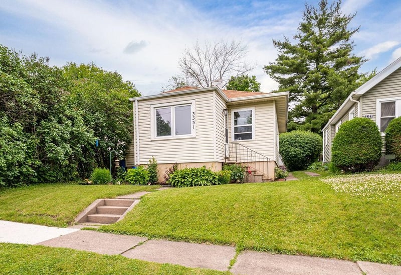 3331 Vernon St, Duluth, MN 55806