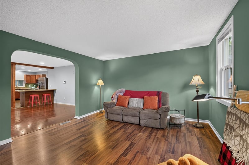 568 Western Ave N, Saint Paul, MN 55103
