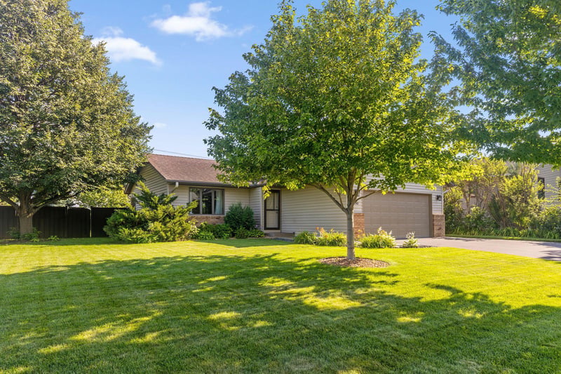4240 159th Ct W, Rosemount, MN 55068