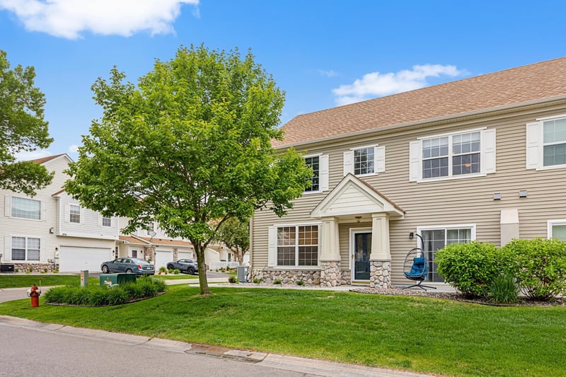 2033 Poppy Dr, Chanhassen, MN 55317