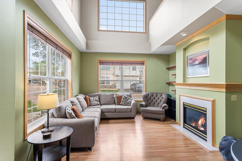 2033 Poppy Dr, Chanhassen, MN 55317