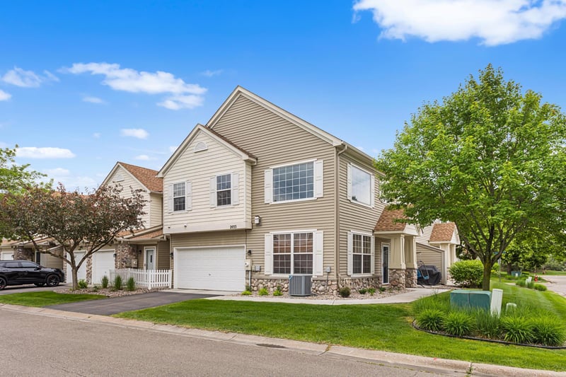 2033 Poppy Dr, Chanhassen, MN 55317