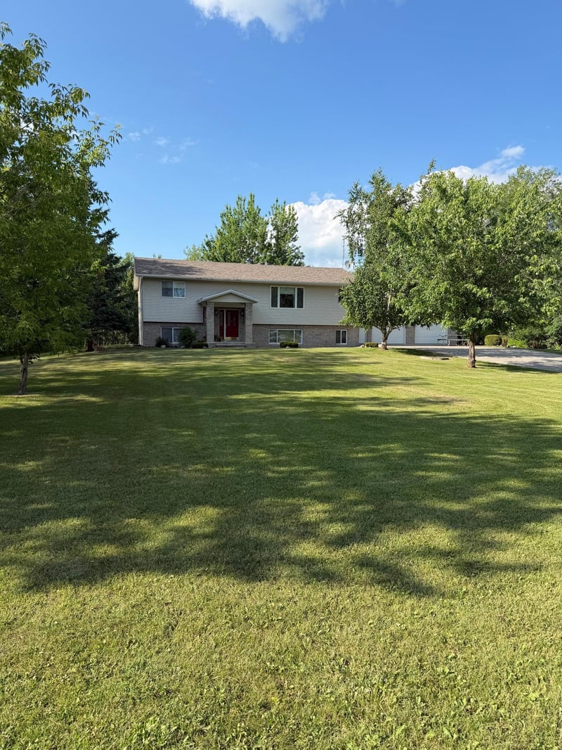 34063 310th St, Roseau, MN 56751