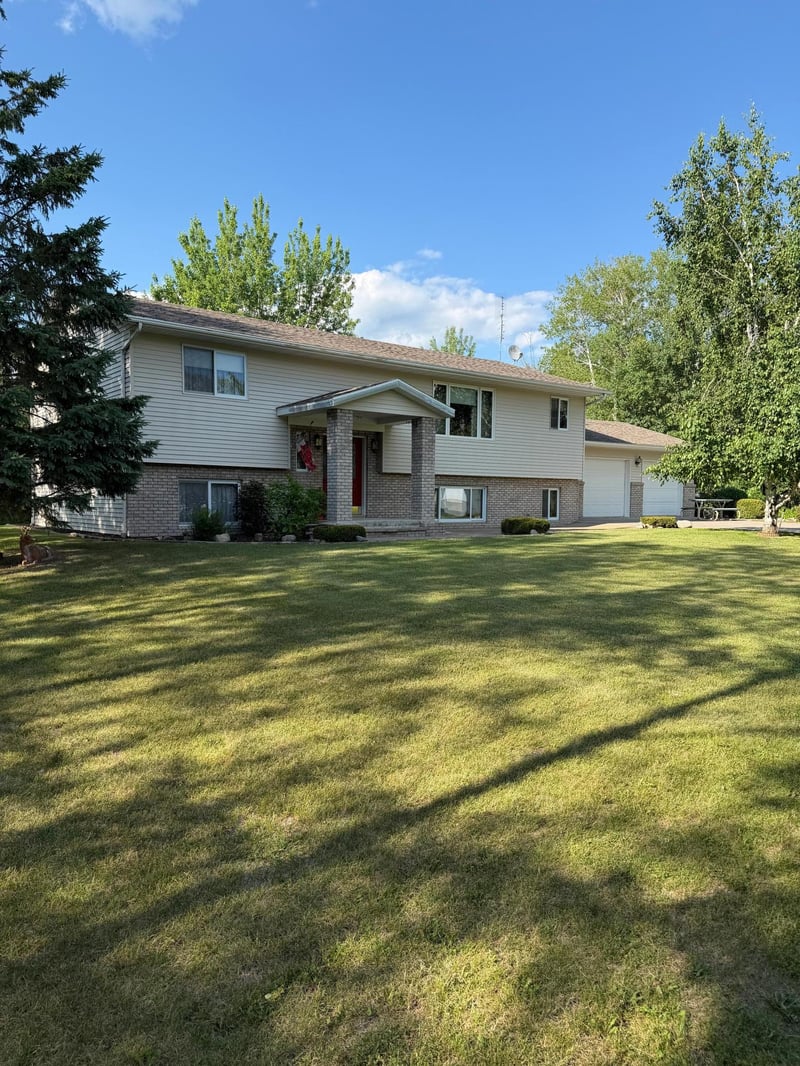 34063 310th St, Roseau, MN 56751