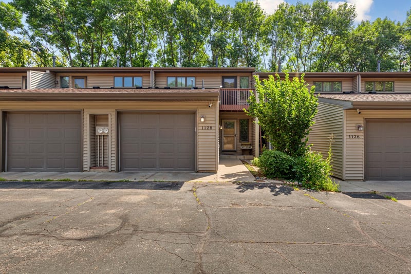 1128 Highland Ave, Northfield, MN 55057