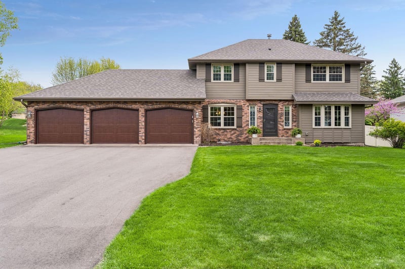 900 Nina Ct, Mendota Heights, MN 55118