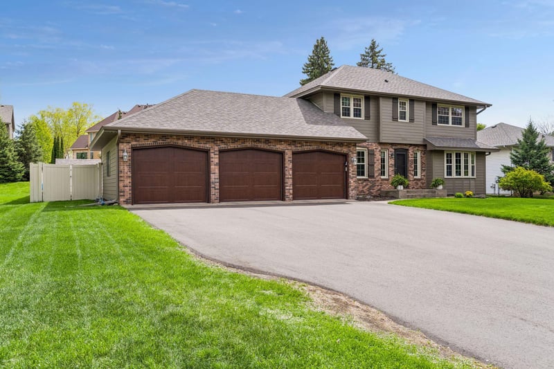900 Nina Ct, Mendota Heights, MN 55118