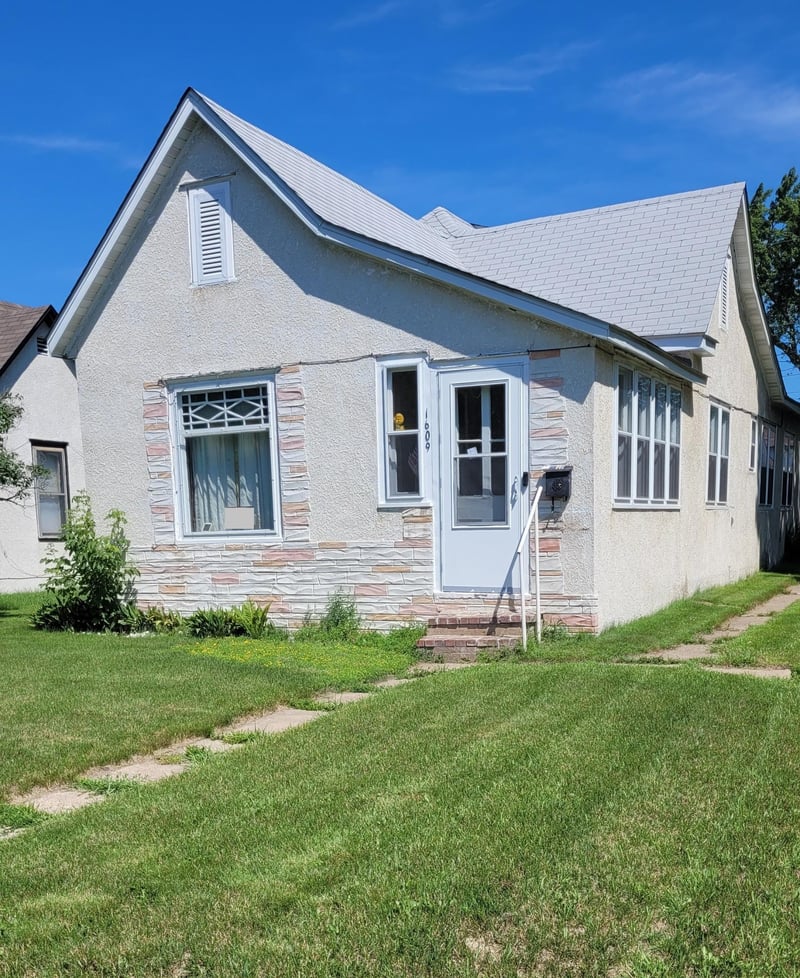 1609 Pine St, Brainerd, MN 56401