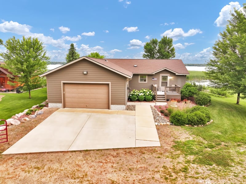 5042 White Gables Rd, Brainerd, MN 56401