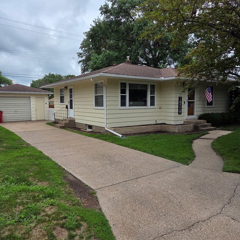 1859 W 4th St, Winona, MN 55987