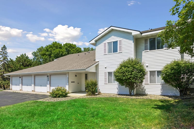 6260 Magda Dr #B, Maple Grove, MN 55369