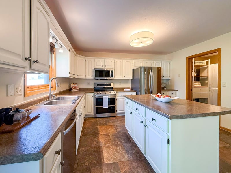 411 Waterview Ln NW, Rochester, MN 55901