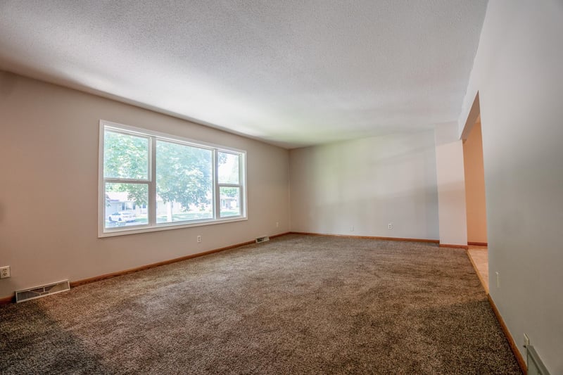 708 Olena Ave SE, Willmar, MN 56201