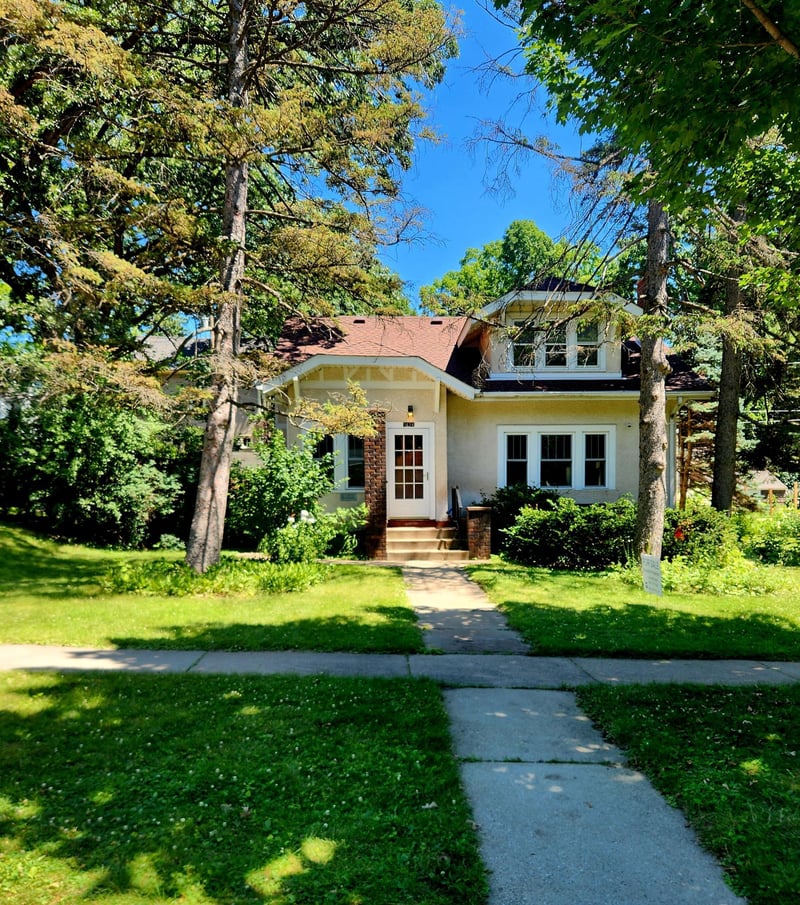1434 Hythe St, Saint Paul, MN 55108