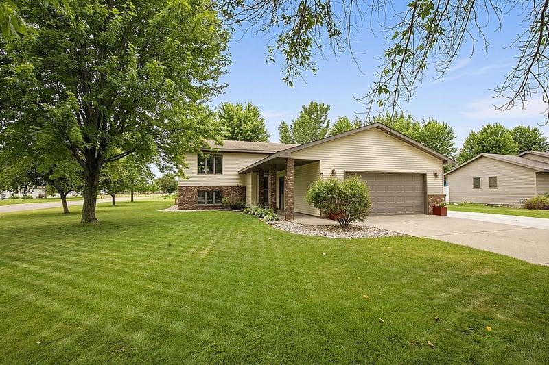515 Main St E, Richmond, MN 56368
