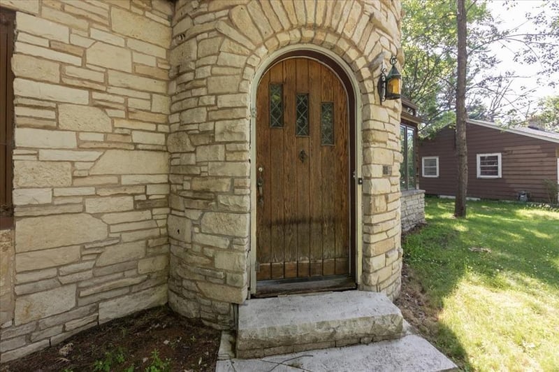 910 Oakwood Blvd, Menomonie, WI 54751
