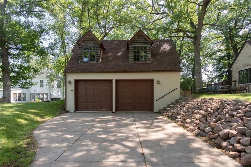 910 Oakwood Blvd, Menomonie, WI 54751