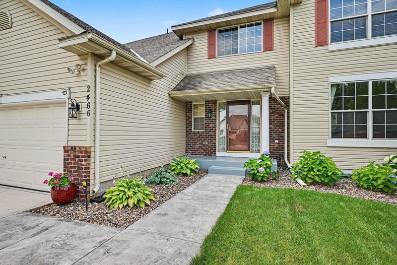 2466 Lone Eagle Trl, Woodbury, MN 55129