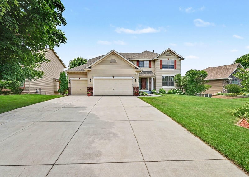 2466 Lone Eagle Trl, Woodbury, MN 55129